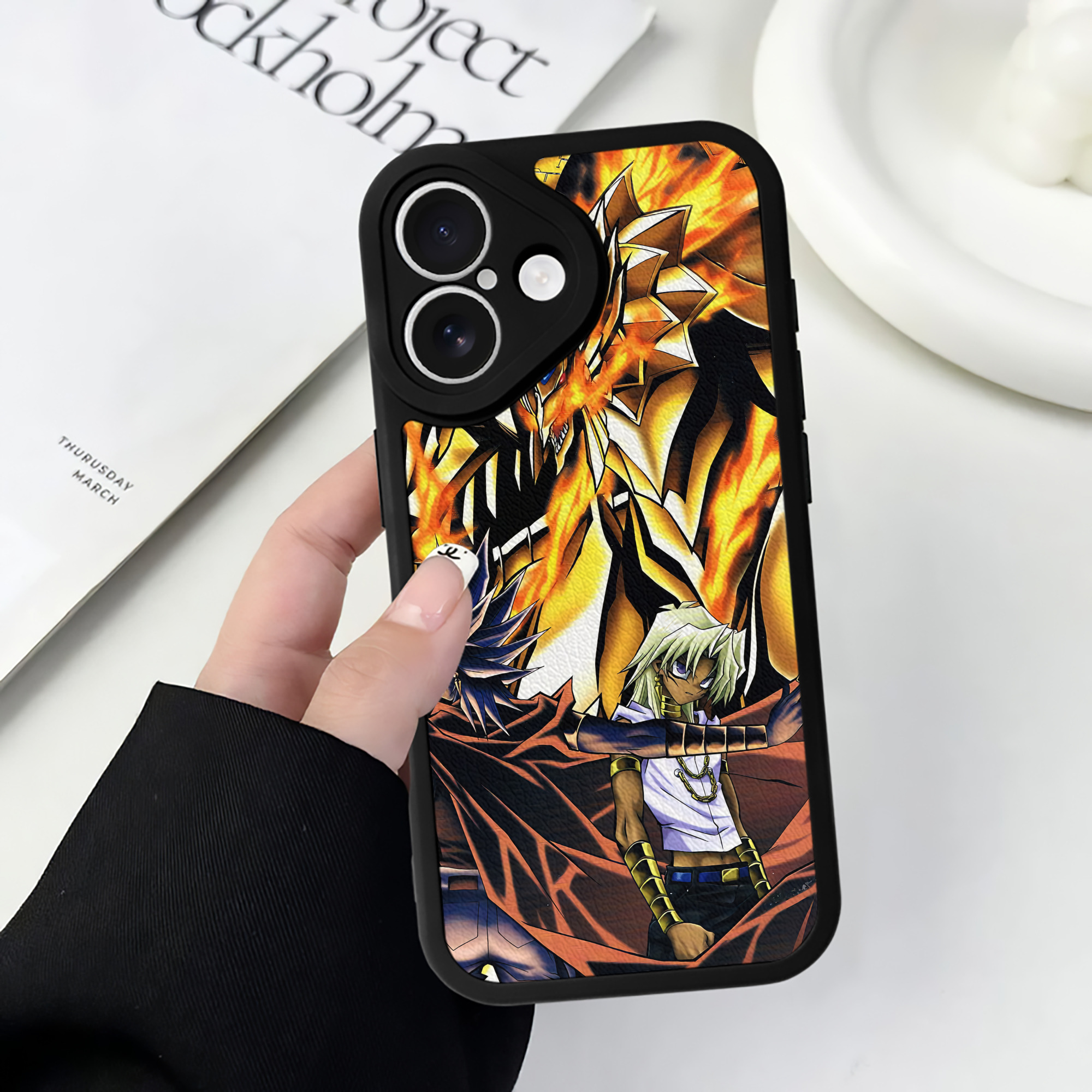（画像用） 遊☆戯☆王 Yu-Gi-Oh! 【iPhone 16シリーズ対応】シリコンスマホケース（レザー調） 材質：シリコン